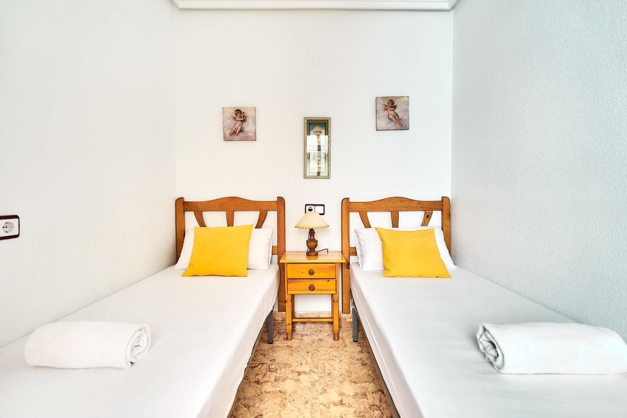Espanhouse David 2 Bedroom Apartment Torrevieja With Pool Bagian luar foto
