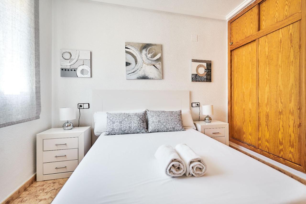 Espanhouse David 2 Bedroom Apartment Torrevieja With Pool Bagian luar foto