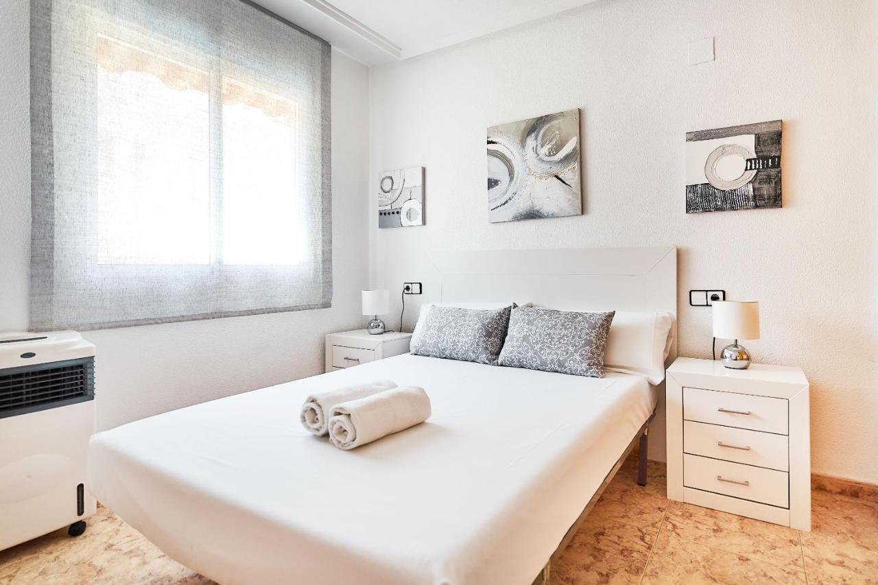 Espanhouse David 2 Bedroom Apartment Torrevieja With Pool Bagian luar foto