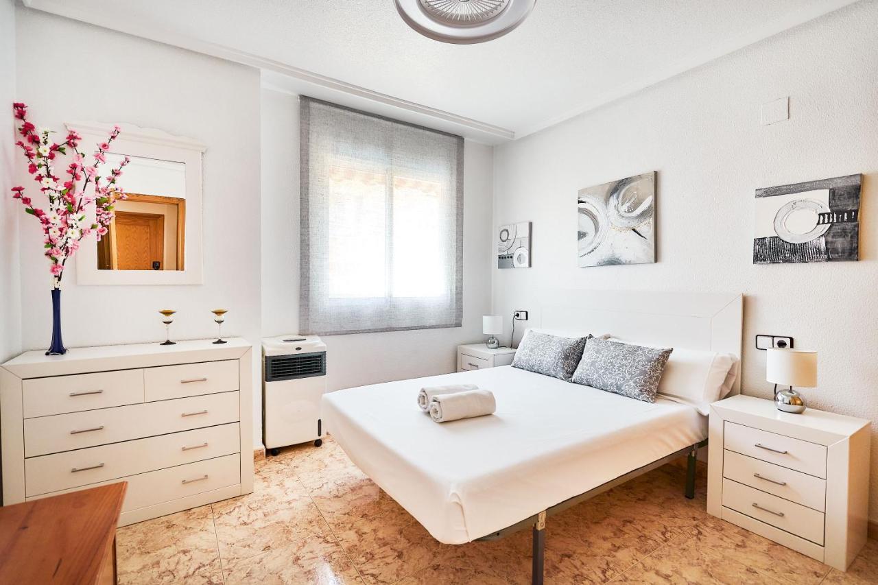 Espanhouse David 2 Bedroom Apartment Torrevieja With Pool Bagian luar foto