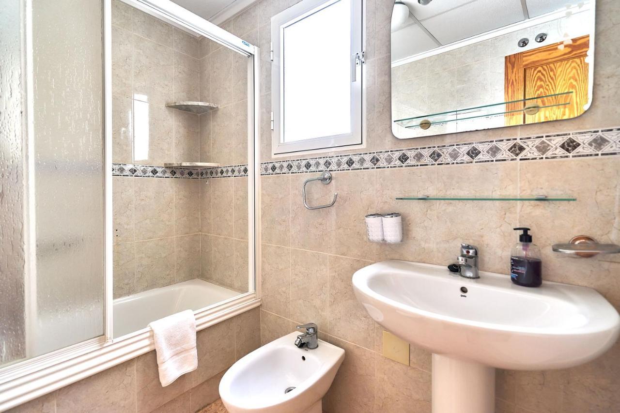 Espanhouse David 2 Bedroom Apartment Torrevieja With Pool Bagian luar foto